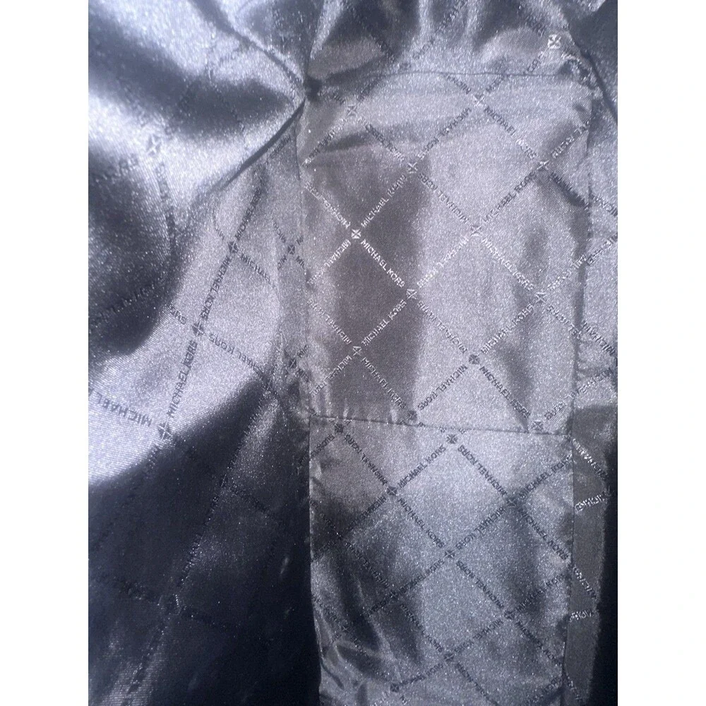 Michael Kors Jet Set Travel Large Chain Shoulder Tote in the color black.